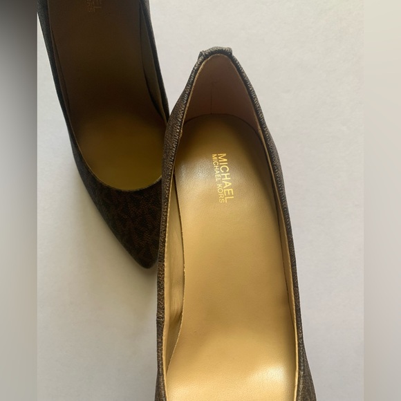 NWT MK Michael Kors flex mid pump size 8.5 brown MK design - Picture 9 of 12